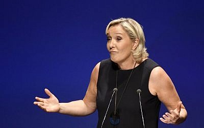 Leader of France's Rassemblement National (RN) far-right political party Marine Le Pen gestures as she delivers a speech at a meeting in Fréjus, southern France on September 16, 2018. (AFP PHOTO / YANN COATSALIOU)