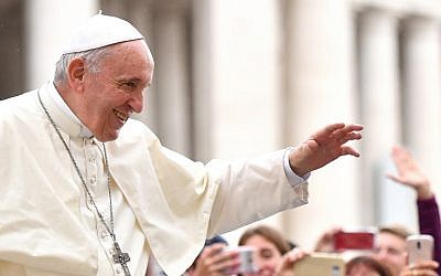 Pope Francis waves at the faithful attending his weekly general audience at the Saint Peter's square, on September 19, 2018, in the Vatican. (AFP/Alberto Pizzoli)