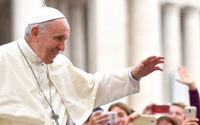 Pope Francis waves at the faithful attending his weekly general audience at the Saint Peter's square, on September 19, 2018, in the Vatican. (AFP/Alberto Pizzoli) Pope Francis waves at the faithful attending his weekly general audience at the Saint Peter's square, on September 19, 2018, in the Vatican. (AFP/Alberto Pizzoli)