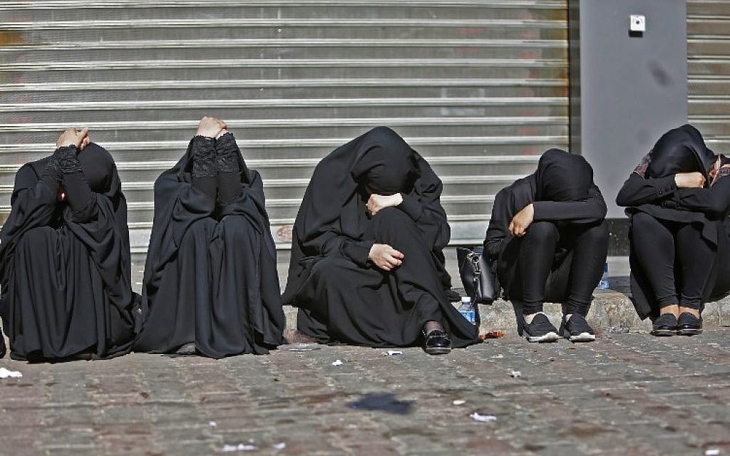 Lebanese Shiite Muslims take part during Ashura, in the capital of Beirut, on September 20, 2018, as they mourn the 7th-century slaying of Prophet Muhammed's grandson Imam Hussein.
(AFP PHOTO / STR)