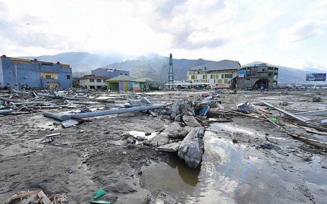 Debris and silt are seen along a coastal commercial area in Palu, Indonesia's Central Sulawesi on September 30, 2018, following the September 28 earthquake and tsunami.(AFP PHOTO / ADEK BERRY) Debris and silt are seen along a coastal commercial area in Palu, Indonesia's Central Sulawesi on September 30, 2018, following the September 28 earthquake and tsunami.(AFP PHOTO / ADEK BERRY)
