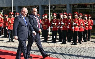 Defense Minister Avigdor Liberman and Georgian Defense Minister Levan Izoria attend an honor guard ceremony in Tbilisi, Georgia, on September 12, 2018. (Ariel Hermoni/Defense Ministry)