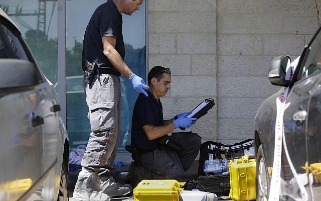 Police investigates at the scene of an terror attack where Ari Fuld was killed by a Palestinian teen in the West Bank settlement of Gush Etzion September 15, 2018. (AP Photo/Mahmoud Illean) Police investigates at the scene of an terror attack where Ari Fuld was killed by a Palestinian teen in the West Bank settlement of Gush Etzion September 15, 2018. (AP Photo/Mahmoud Illean)