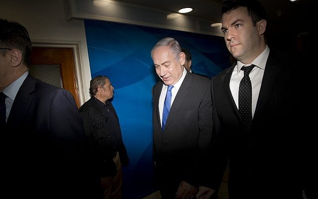 David Keyes, right, with Prime Minister Benjamin Netanyahu in Jerusalem on May 7, 2017. (AP/Oded Balilty, Pool)