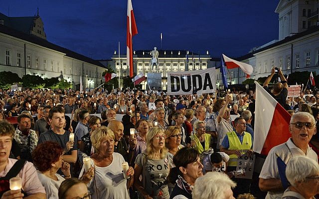 Protesters shout slogans as they gather in front of the Presidential Palace to show President Andrzej Duda their disapproval after he signed the latest legislation on the Supreme Court into law, in Warsaw, Poland July 26, 2018 (AP Photo/Alik Keplicz) Protesters shout slogans as they gather in front of the Presidential Palace to show President Andrzej Duda their disapproval after he signed the latest legislation on the Supreme Court into law, in Warsaw, Poland July 26, 2018 (AP Photo/Alik Keplicz)