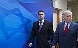 David Keyes, left, with Prime Minister Benjamin Netanyahu, on their way to the weekly cabinet meeting in Jerusalem, March 11, 2018. (AP Photo/Oded Balilty, pool)