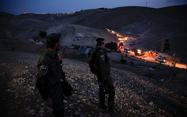 Israeli security forces arrive to the West Bank Bedouin community of Khan al-Ahmar, Thursday, September 13, 2018. (Majdi Mohammed/AP) Israeli security forces arrive to the West Bank Bedouin community of Khan al-Ahmar, Thursday, September 13, 2018. (Majdi Mohammed/AP)