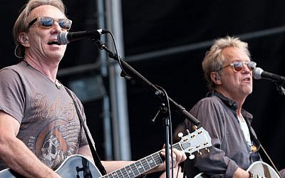 Dewey Bunnell (left) and Gerry Beckley of America, the 1970s-era band performing in Caesarea on October 9 and 10, 2018 (Official Facebook page)