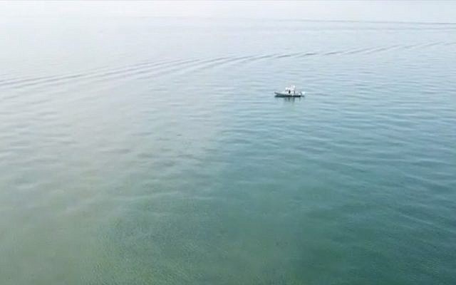 A boat searches the Sea of Galilee for missing swimmer Moshe Shamir, 66, of Tel Aviv on September 15, 2018. (Screen capture: Maariv Online)