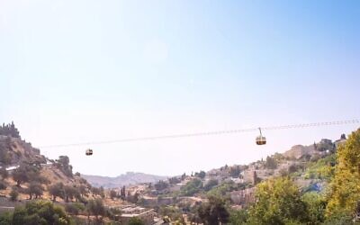 Artist's impression of cable cars crossing Jerusalem's Hinnom Valley, from a promotional video posted to YouTube.