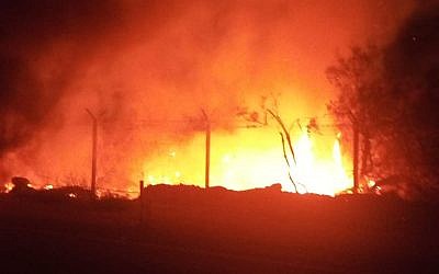 Fire at the Einot Tsukim nature reserve close to the Dead Sea, September 11, 2018 (Police Spokesperson's Unit)