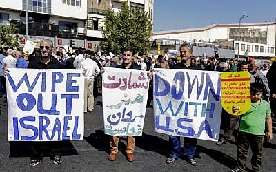 Iranians raise anti-US and anti-Israel signs during a demonstration following the weekly Muslim Friday prayer in the capital Tehran on September 28, 2018. (AFP / STRINGER)