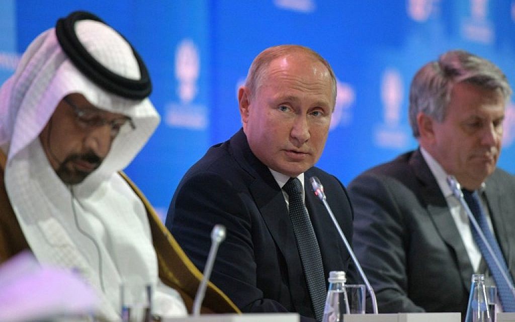 Russian President Vladimir Putin (C) takes part in a plenary session of the Russian Energy Week international forum in Moscow on October 3, 2018. (AFP/ Sputnik/Alexei Druzhinin)