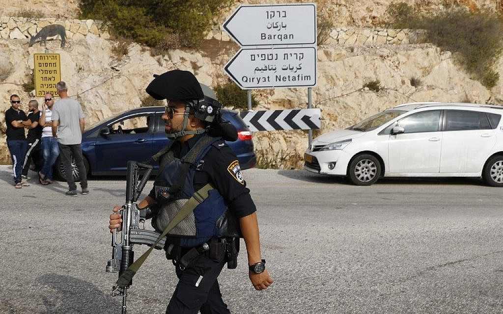 Israeli security forces gather at the site of a terror attack at the Barkan Industrial Park, near the northern West Bank settlement of Ariel, on October 7, 2018. (AFP Photo/Jack Guez)