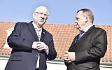 President Reuven Rivlin, left, and Denmark's Prime Minister Lars Loekke Rasmussen talk prior to a meeting at the Danish prime minister's residence Marienborg, in Lyngby, Denmark, on October 11, 2018. (Mads Claus Rasmussen/Ritzau Scanpix/AFP)