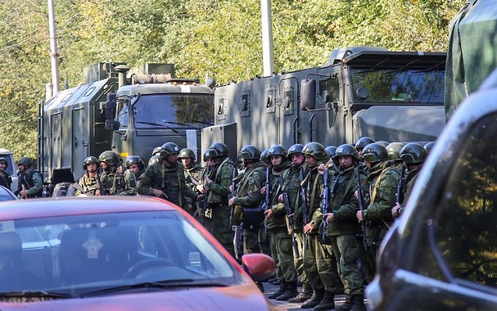 Special forces servicemen patrol a college in the city of Kerch in the Crimea on October 17, 2018. (KERCH.FM/AFP)