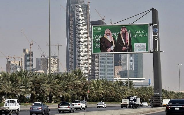 Portraits of Saudi King Salman (R) and his son Crown Prince Mohammed bin Salman (MBS) in Riyadh one day before the Future Investment Initiative FII conference that will take place in Riyadh from 23-25 October (FAYEZ NURELDINE / AFP) Portraits of Saudi King Salman (R) and his son Crown Prince Mohammed bin Salman (MBS) in Riyadh one day before the Future Investment Initiative FII conference that will take place in Riyadh from 23-25 October (FAYEZ NURELDINE / AFP)