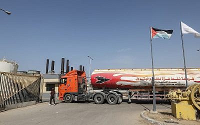 A tanker delivers fuel to the Nuseirat power plant in the Gaza Strip on October 24, 2018. (Mahmud Hams/AFP)