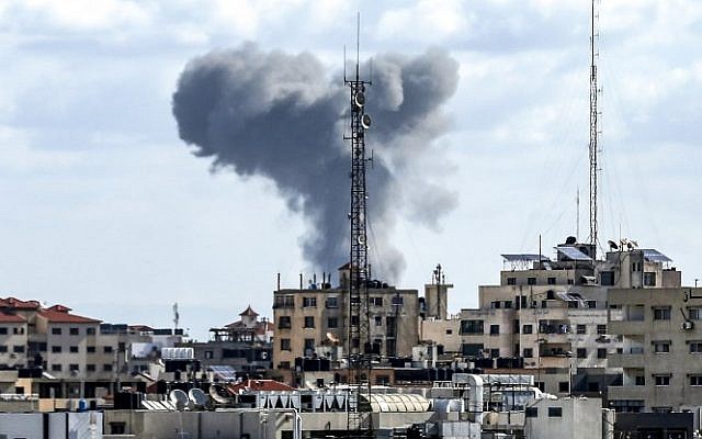 This picture from October 27, 2018, shows smoke rising after an Israeli airstrike in Gaza City. (Mahmud Hams/AFP) This picture from October 27, 2018, shows smoke rising after an Israeli airstrike in Gaza City. (Mahmud Hams/AFP)