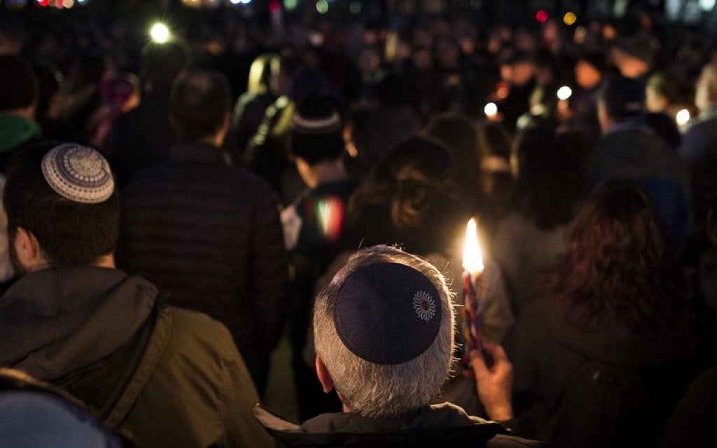 Members and supporters of the Jewish community come together for a candlelight vigil, in remembrance of those killed in the shooting at the Tree of Life Synagogue in Pittsburgh, in front of the White House in Washington, DC, on October 27, 2018. (ANDREW CABALLERO-REYNOLDS / AFP)