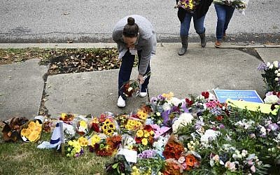 Women lay flowers at a memorial on October 28, 2018, down the road from the Tree of Life synagogue after a shooting there left 11 people dead in the Squirrel Hill neighborhood of Pittsburgh on October 27, 2018. (Brendan Smialowski / AFP)