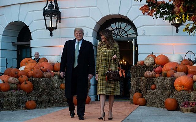 US President Donald Trump and First Lady Melania Trump at the White House in Washington, DC, on October 28, 2018. (NICHOLAS KAMM/AFP) US President Donald Trump and First Lady Melania Trump at the White House in Washington, DC, on October 28, 2018. (NICHOLAS KAMM/AFP)