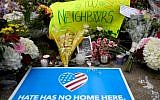 Flowers and cards sit at a makeshift memorial down the street from the site of the mass shooting that killed 11 people and wounded 6 at the Tree Of Life Synagogue on October 28, 2018 in Pittsburgh, Pennsylvania.  Jeff Swensen/Getty Images/AFP)