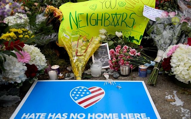 Flowers and cards sit at a makeshift memorial down the street from the site of the mass shooting that killed 11 people and wounded 6 at the Tree Of Life Synagogue on October 28, 2018 in Pittsburgh, Pennsylvania.  Jeff Swensen/Getty Images/AFP)