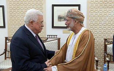 Palestinian Authority President Mahmoud Abbas (left) and Omani Foreign Minister Yusuf bin Alawi shaking hands in Ramallah on October 31, 2018. (Credit: Wafa)