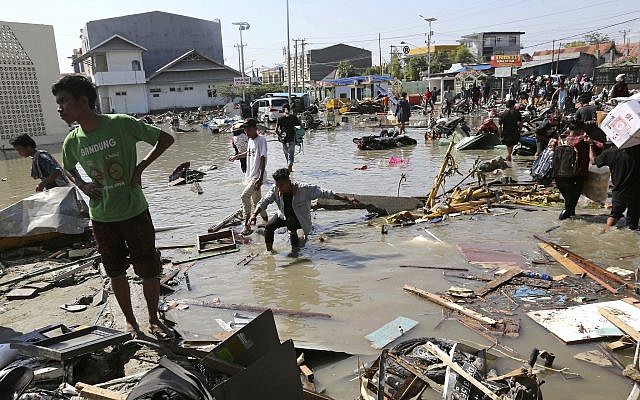 People survey the damage of the shopping mall following earthquakes and a tsunami in Palu, Central Sulawesi, Indonesia, on September 30, 2018. (AP Photo/Tatan Syuflana)