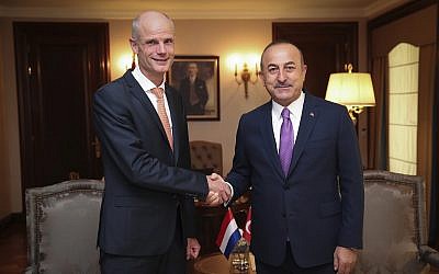 Turkey's Foreign Minister Mevlut Cavusoglu, right, shakes hands with Dutch Foreign Minister Stef Blok, left, prior to their meeting in Ankara, Turkey, October 3, 2018. (Cem Ozdel/Turkish Foreign Ministry via AP, Pool)