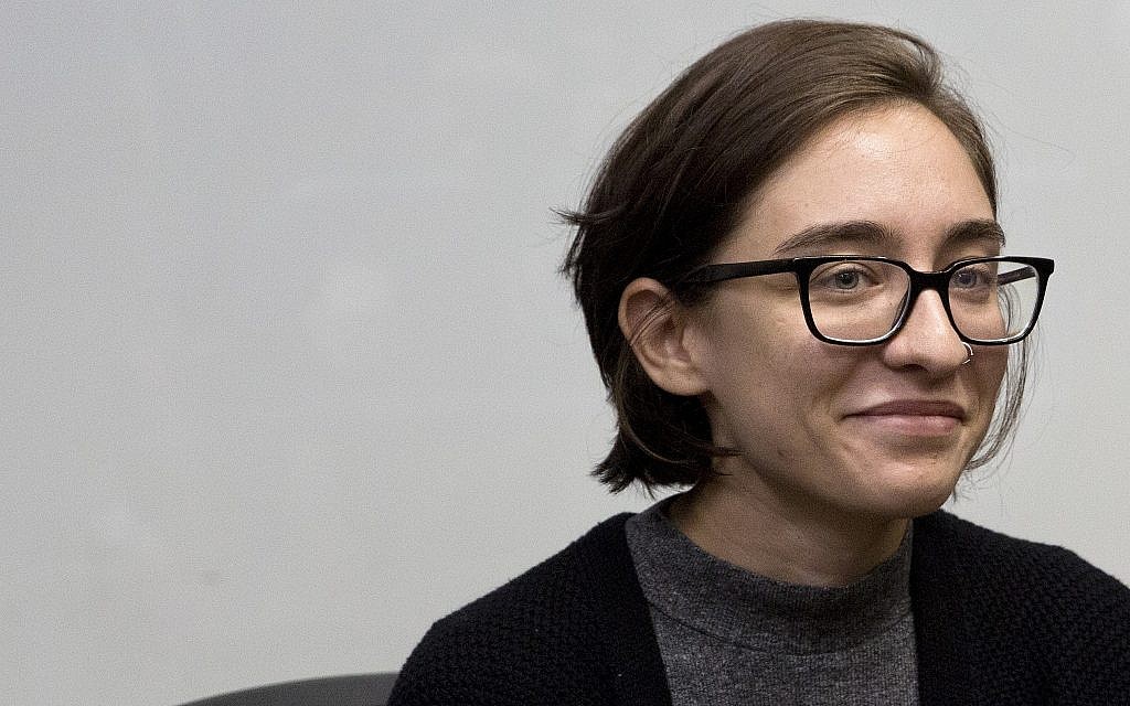 American Lara Alqasem sits in a courtroom prior to a hearing at the district court in Tel Aviv, Israel, October 11, 2018. (AP Photo/Sebastian Scheiner)