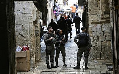 Illustrative: Israeli border police officers stand guard in Jerusalem's old city, Friday, Aug. 17, 2018.  (AP Photo/Mahmoud Illean)