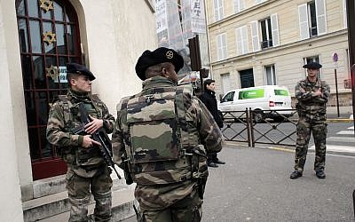 Illustrative: Soldiers stand guard outside a synagogue in Neuilly sur Seine, outside Paris, France, January 13, 2015. (AP /Christophe Ena)