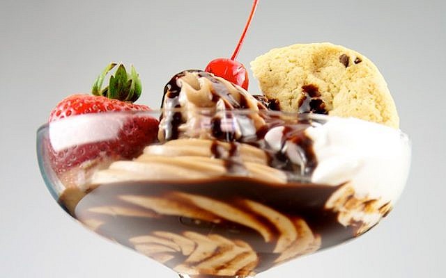 Illustrative photo of a chocolate ice cream sundae. (Wikipedia/TheCulinaryGeek/CC BY) Illustrative photo of a chocolate ice cream sundae. (Wikipedia/TheCulinaryGeek/CC BY)