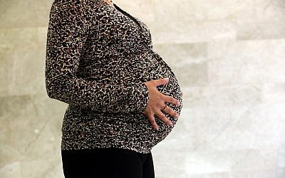 Portrait of a pregnant woman, on May 26, 2011. (Yossi Zamir/Flash 90)