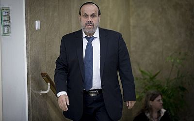 Religious Affairs Minister David Azoulay arrives at the Prime Minister's Office in Jerusalem for the weekly cabinet meeting on December 11, 2016. (Yonatan Sindel/Flash90)