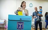 Haifa Mayoral Candidate Dr. Einat Kalish casts her ballots at a voting station on the morning of the Municipal Elections, on October 30, 2018, in Haifa. (Meir Vaknin/Flash90)
