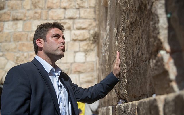 Jerusalem mayoral candidate Ofer Berkovich prays at the Western Wall, in Jerusalem Old City, on the day of the municipal elections on October 30, 2018. (Yonatan Sindel/Flash90) Jerusalem mayoral candidate Ofer Berkovich prays at the Western Wall, in Jerusalem Old City, on the day of the municipal elections on October 30, 2018. (Yonatan Sindel/Flash90)