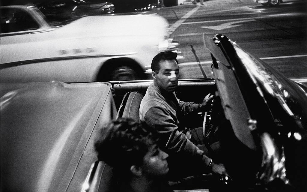 Los Angeles, 1964. (Photography Garry Winogrand, Collection Center for Creative Photography, University of Arizona. 
© The Estate of Garry Winogrand, courtesy of Fraenkel Gallery, San Francisco)