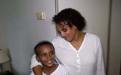 Screen capture from video of Miri Tamano and one of her children, talking about the Palestinian rocket which hit their home in Beersheba, October 18, 2018. (Hadashot news)