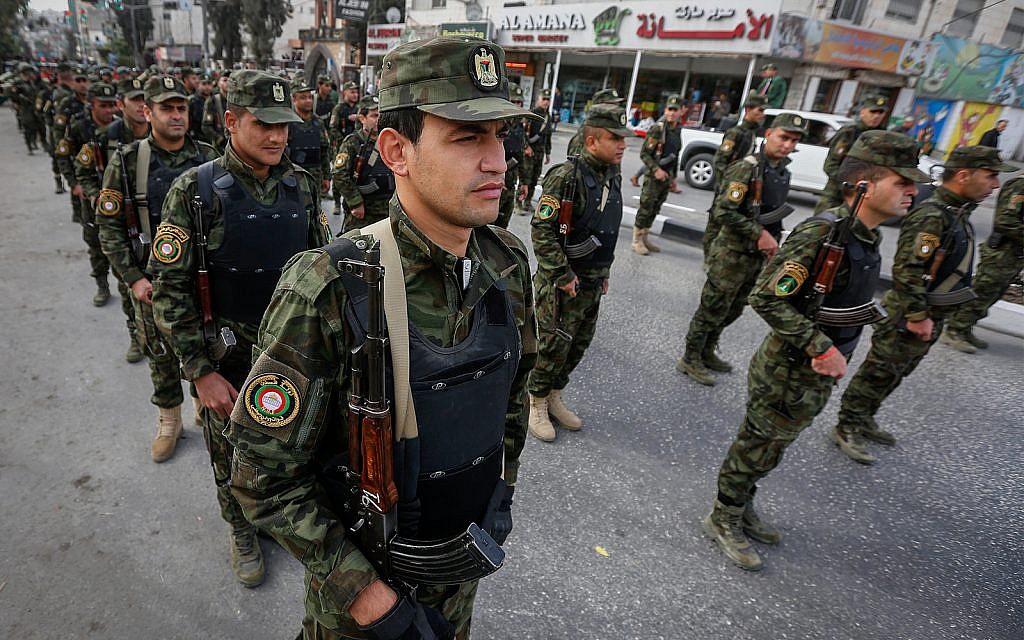 File: Palestinian security forces in Hebron, November 14, 2017. (Wisam Hashlamoun/Flash90)
