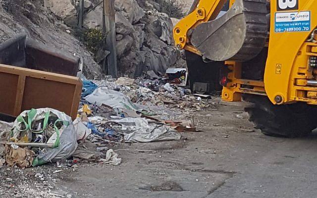 A Jerusalem municipality vehicle operates in the Shuafat refugee camp on October 23, 2018. (Jerusalem municipality) A Jerusalem municipality vehicle operates in the Shuafat refugee camp on October 23, 2018. (Jerusalem municipality)