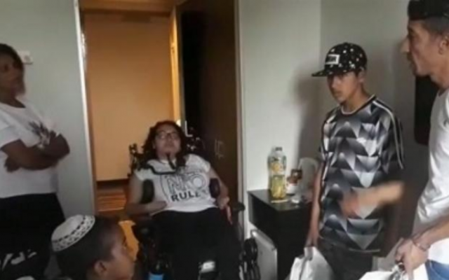From R to L : Hamdi Amar, Moamen Amar, Maria Amar, Miri Tamano's child and Tamano herself meet in a Beersheba hotel on October 20, 2018. (screen capture: Channel 10) From R to L : Hamdi Amar, Moamen Amar, Maria Amar, Miri Tamano's child and Tamano herself meet in a Beersheba hotel on October 20, 2018. (screen capture: Channel 10)
