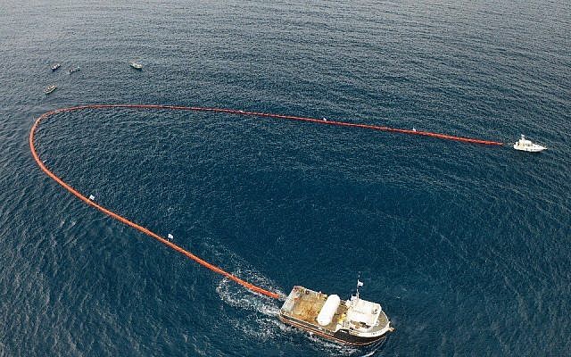 SodaStream's "Holy Turtle," a 300-meter (1,000-foot) device the company says can clean plastic garbage from the ocean without harming marine life, seen deployed in a cleanup operation in Honduras. (Courtesy SodaStream International/PRNewsfoto) SodaStream's "Holy Turtle," a 300-meter (1,000-foot) device the company says can clean plastic garbage from the ocean without harming marine life, seen deployed in a cleanup operation in Honduras. (Courtesy SodaStream International/PRNewsfoto)