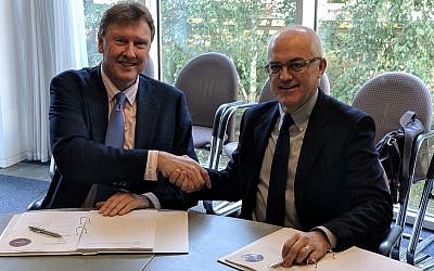 Martin Fausset, CEO of Elbit Systems UK, left, with Stephen Woodger, of the UK Ministry of Defence at the signing of the deal (Elbit Systems UK)