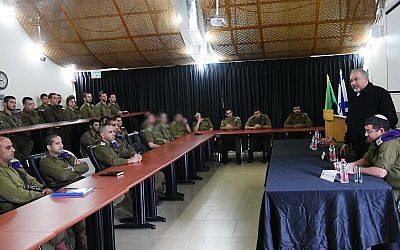 Outgoing Defense Minister Avigdor Liberman addresses soldiers during a farewell tour of the Gaza border region, November 16, 2018 (Ariel Hermoni/Defense Ministry)
