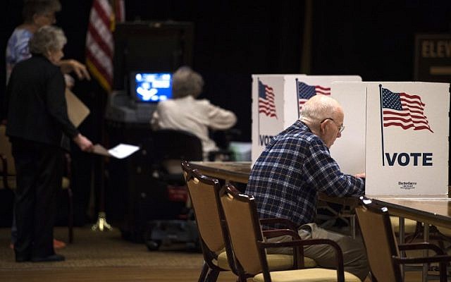 A man votes at the Greenspring Retirement center during the mid-term election day in Fairfax, Virginia on November 6, 2018. (ANDREW CABALLERO-REYNOLDS / AFP)