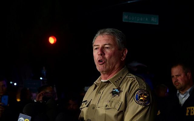Ventura County Sheriff Geoff Dean briefs reporters at the intersection of US 101 freeway and the Moorpark Rad exit as police vehicles close off the area responding to a shooting at a bar in Thousand Oaks, California on November 8, 2018 (Frederic J. BROWN / AFP) Ventura County Sheriff Geoff Dean briefs reporters at the intersection of US 101 freeway and the Moorpark Rad exit as police vehicles close off the area responding to a shooting at a bar in Thousand Oaks, California on November 8, 2018 (Frederic J. BROWN / AFP)