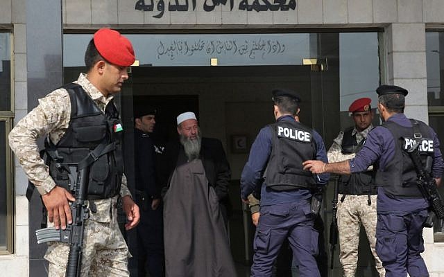 Jordanian security forces stand guard outside a military court as members of a jihadist cell accused of involvement in a shooting attack in 2016 go on trial at the military State Security Court in the Jordanian capital of Amman on November 13, 2018. (Khalil Mazraawi/AFP)
